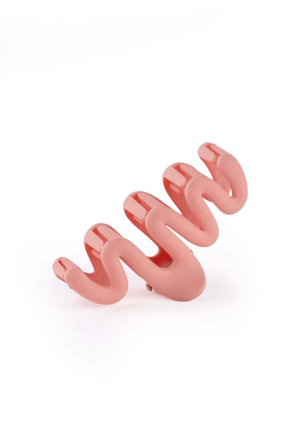Wavy_Claw_Medium_Blush_Pink_Single_Claw_Clip