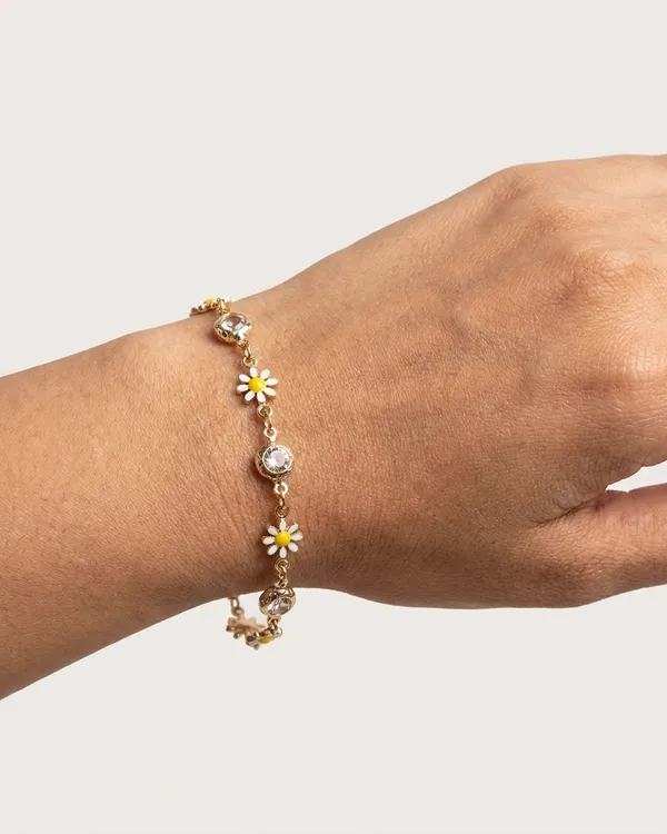 Gold_Toned_Daisy_Charm_Bracelet_With_Crystal_Accents_