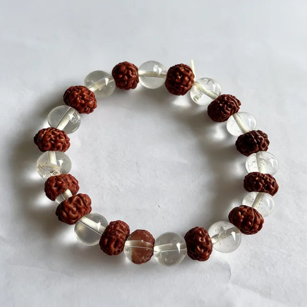 Original_Five_Mukhi_Rudraksha_with_Clear_Sphatik_Bracelet