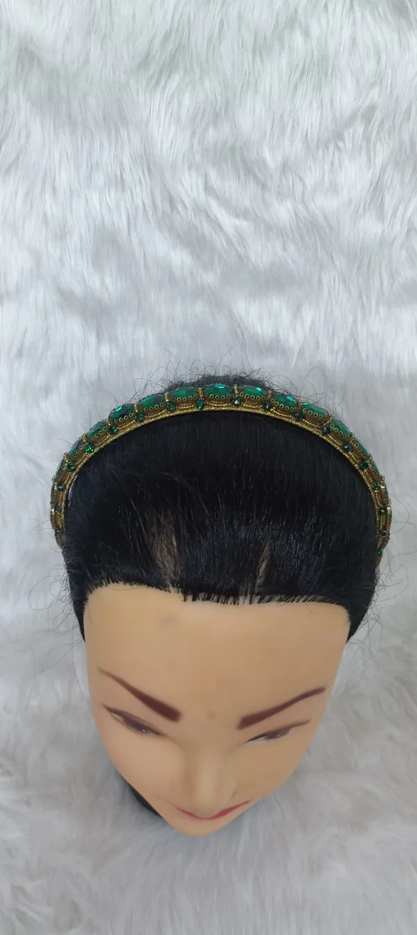 Green_Stone_Gold_Tone_Studded_Hairband_For_Women