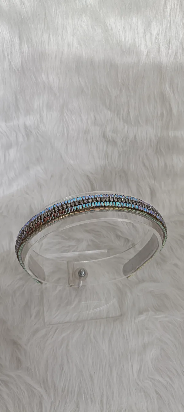 Silver_Iridescent_Crystal_Embellished_Hairband_For_Women
