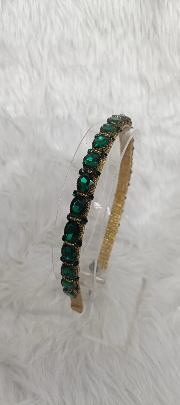 Green_Stone_Gold_Tone_Studded_Hairband_For_Women