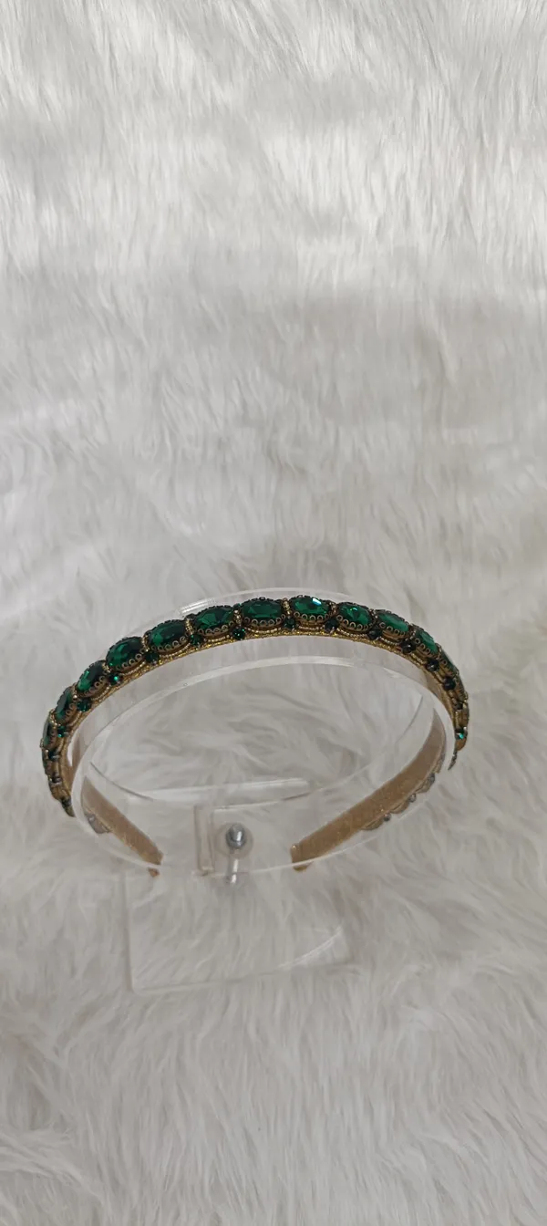 Green_Stone_Gold_Tone_Studded_Hairband_For_Women