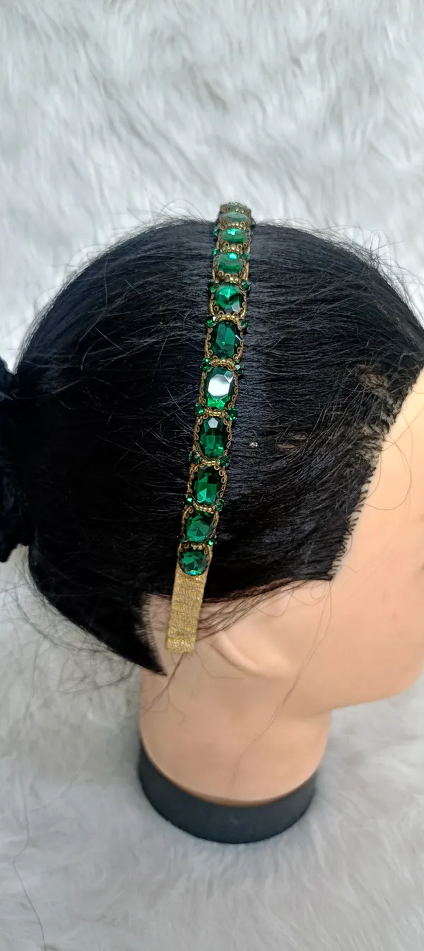 Green_Stone_Gold_Tone_Studded_Hairband_For_Women