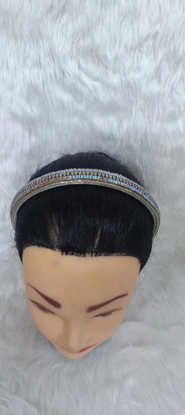 Silver_Iridescent_Crystal_Embellished_Hairband_For_Women