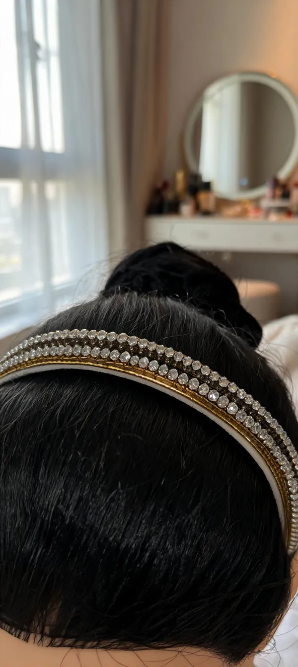 Golden_Crystal_Bead_Embellished_Hairband_For_Women