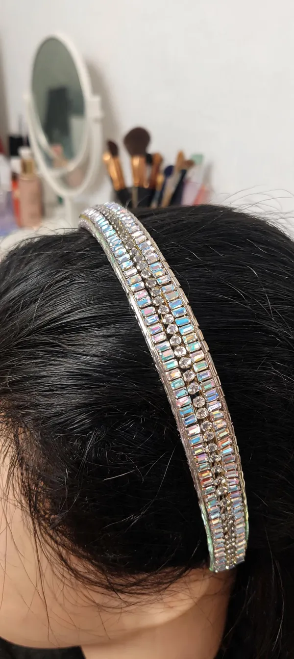 Silver_Iridescent_Crystal_Embellished_Hairband_For_Women