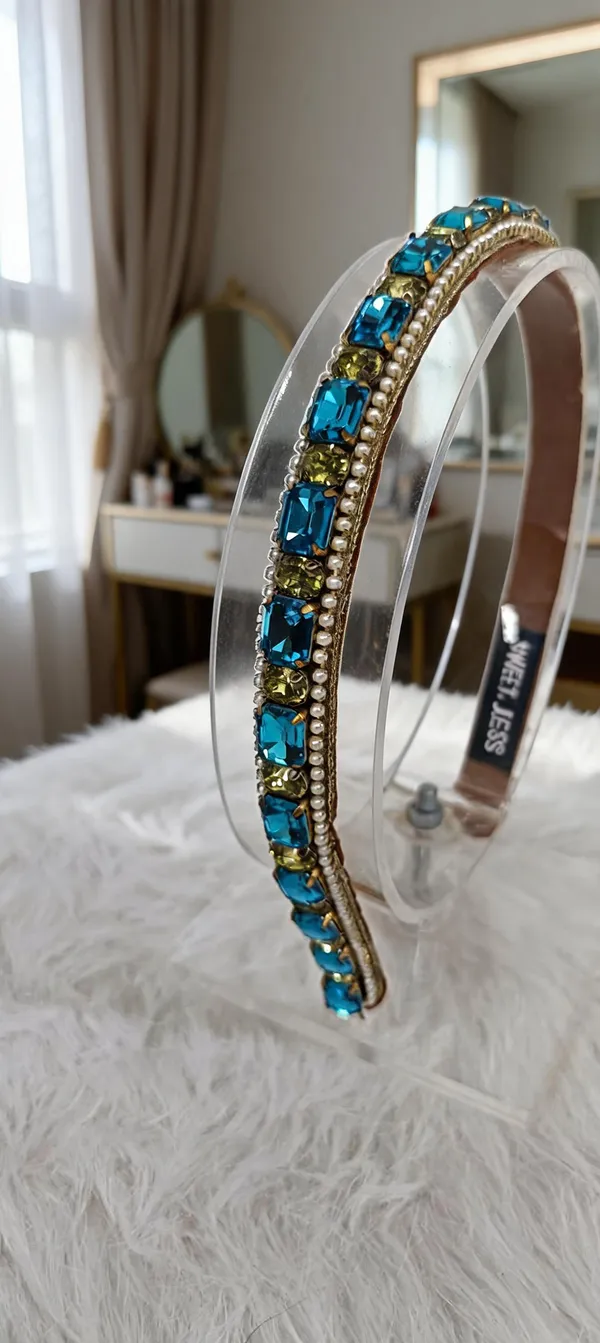Blue_Crystal_Studded_Alloy_Emerald_Accent_Hairband_For_Women