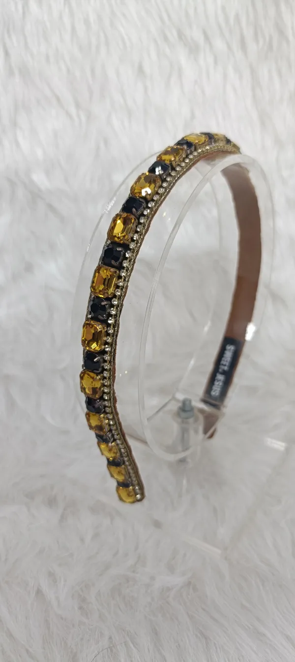 Gold_Black_Stone_Studded_Hairband_For_Women