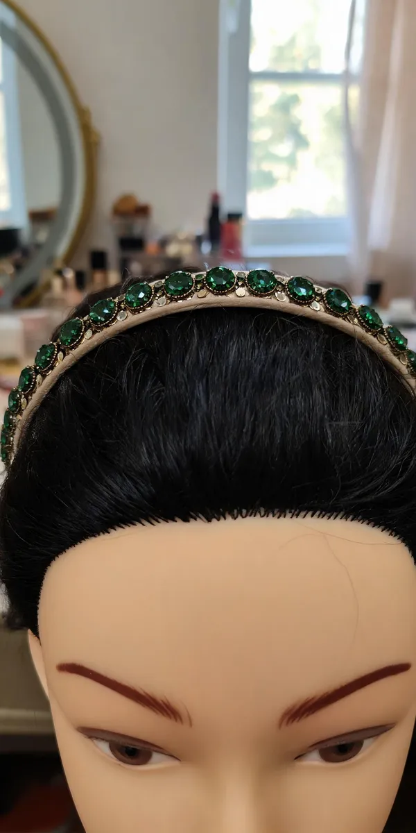 Green_Stone_Embellished_Metal_Hairband_For_Women
