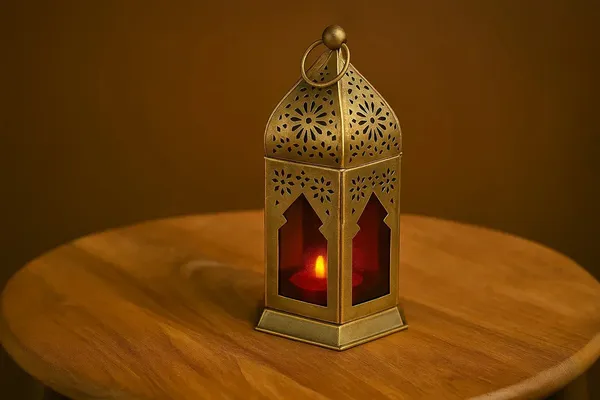 Antique_Metal_Lantern_Moroccan_Style_Decorative_Candle_Lamp_With_Red_Glass_Panels