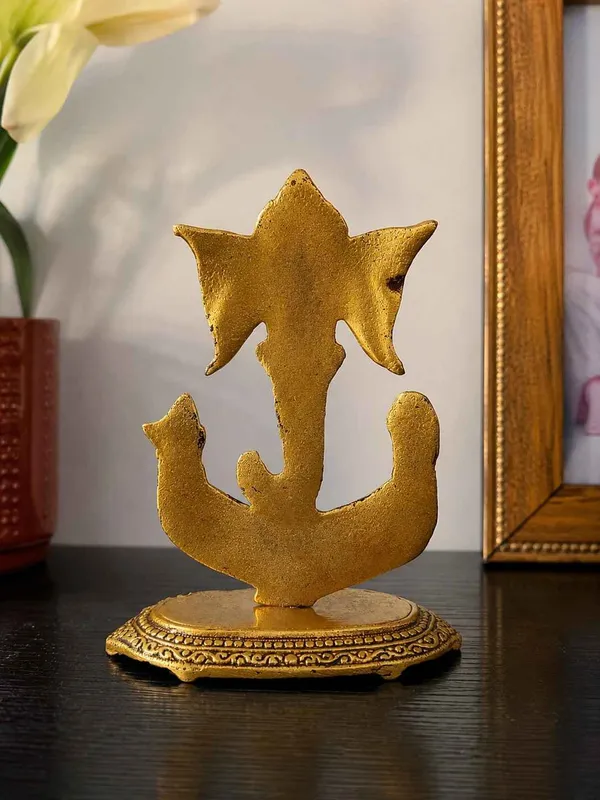 Golden_Lord_Ganesha_Idol_for_Home_Temple_&_Office_Decor_–_Decorative_Metal_Ganesh_Ji_Statue_for_Puja,_Vastu_&_Spiritual_Gift