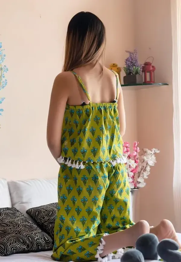 Green_And_White_Cotton_Printed_Regular_Fit_Night_Suit_For_Women