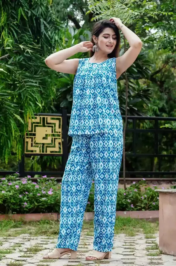 Blue_Printed_Sleeveless_Top_for_Women
