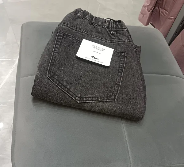 Men's_Casual_Dark_Wash_Denim_Jeans_with_Drawstring_Waist