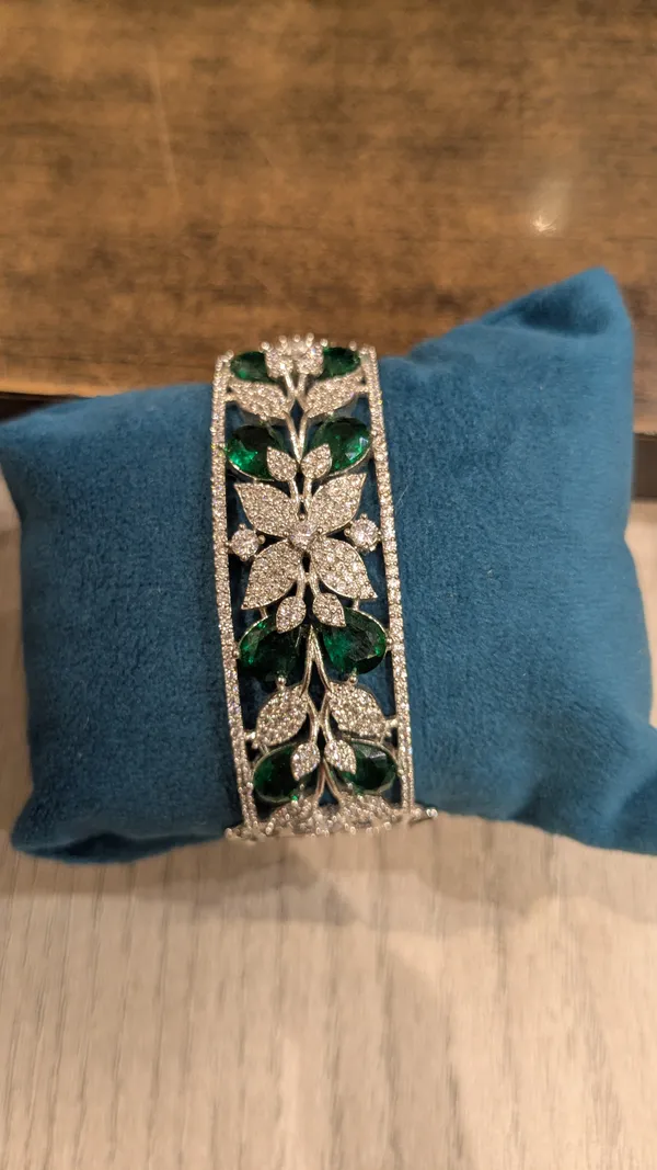 Imperial_Emerald_Foliage_Statement_Kada
