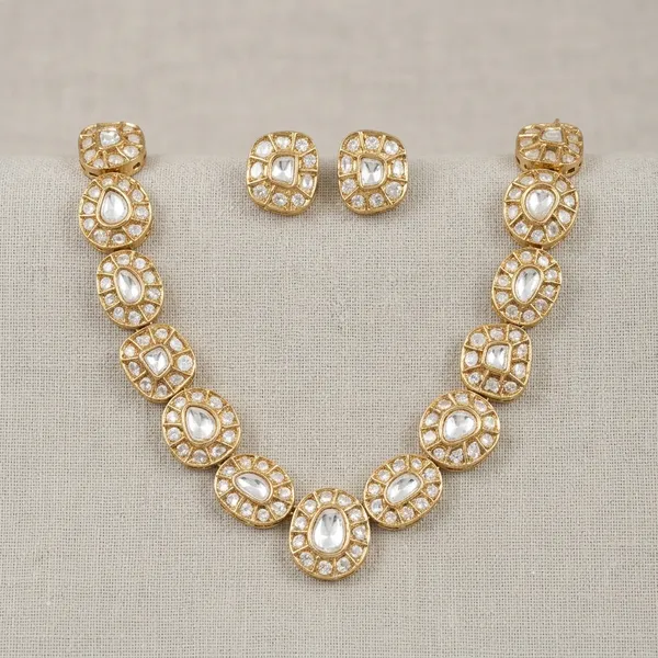 Classic_Oval_Polki_Kundan_Medallion_Necklace_Set_with_Matching_Stud_Earrings