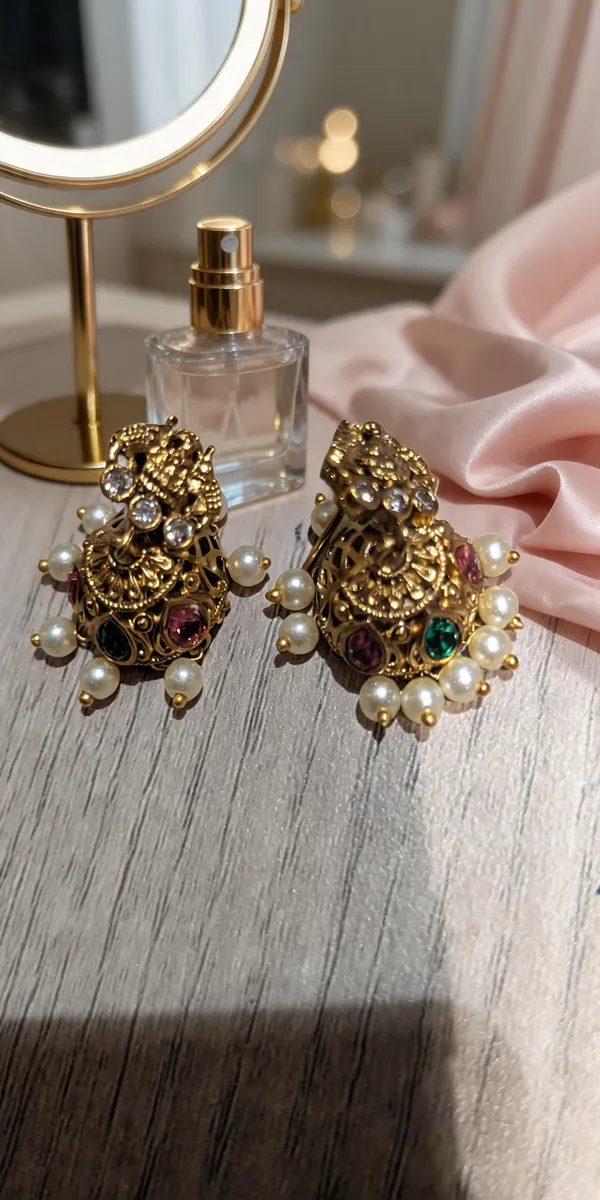 Antique_Gold_Lakshmi_Pearl_Choker_Set