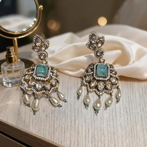 Emerald_Green_Victorian_Kundan_Dangler_Earrings