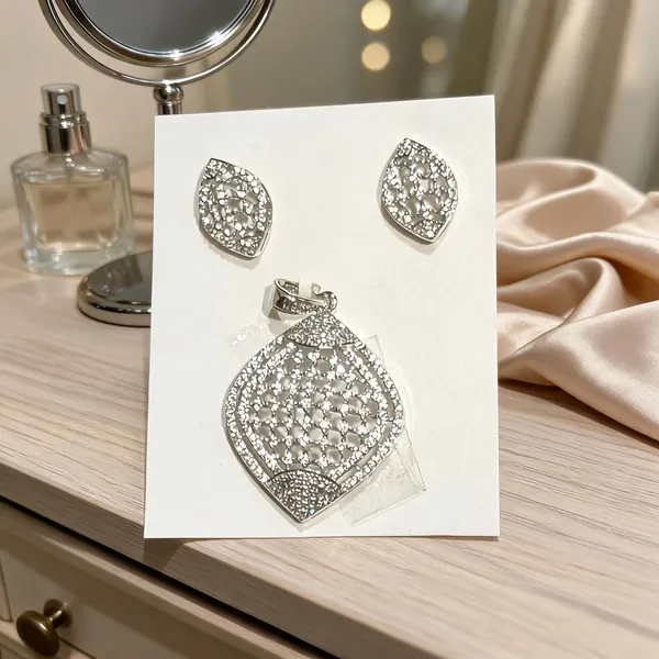 Marquise_Lattice_Pendant_Set