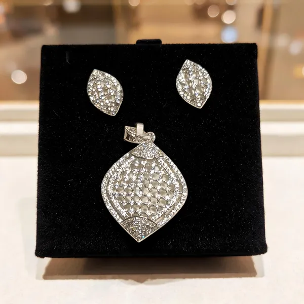 Marquise_Lattice_Pendant_Set