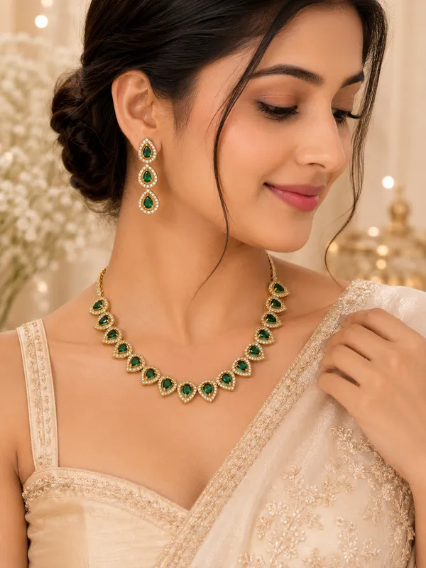 Minimalist_Emerald_Pear-Drop_Necklace_Set
