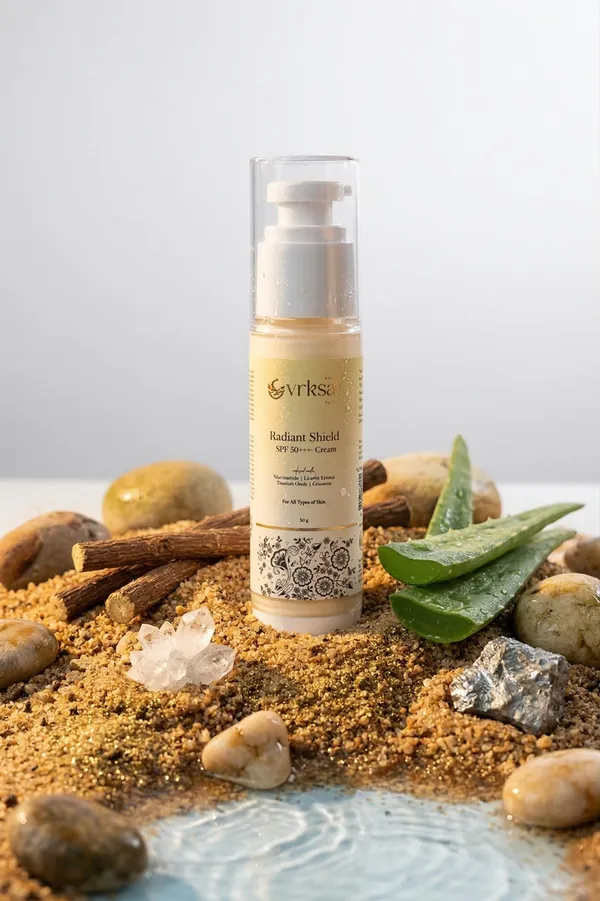 Radiant_Shield_Niacinamide_Licorice_Spf_50_Sunscreen