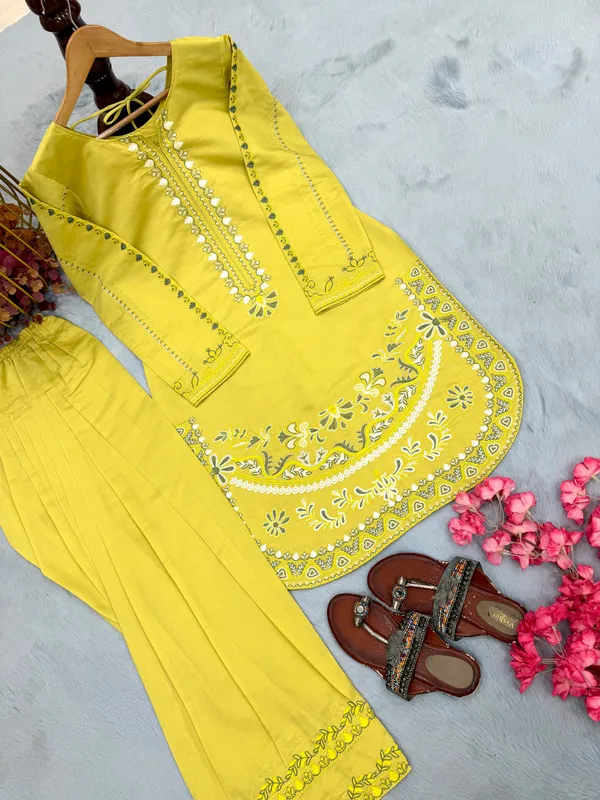 Yellow_Roman_Silk_Embroidered_Kurta_Plazzo_Set_for_Women