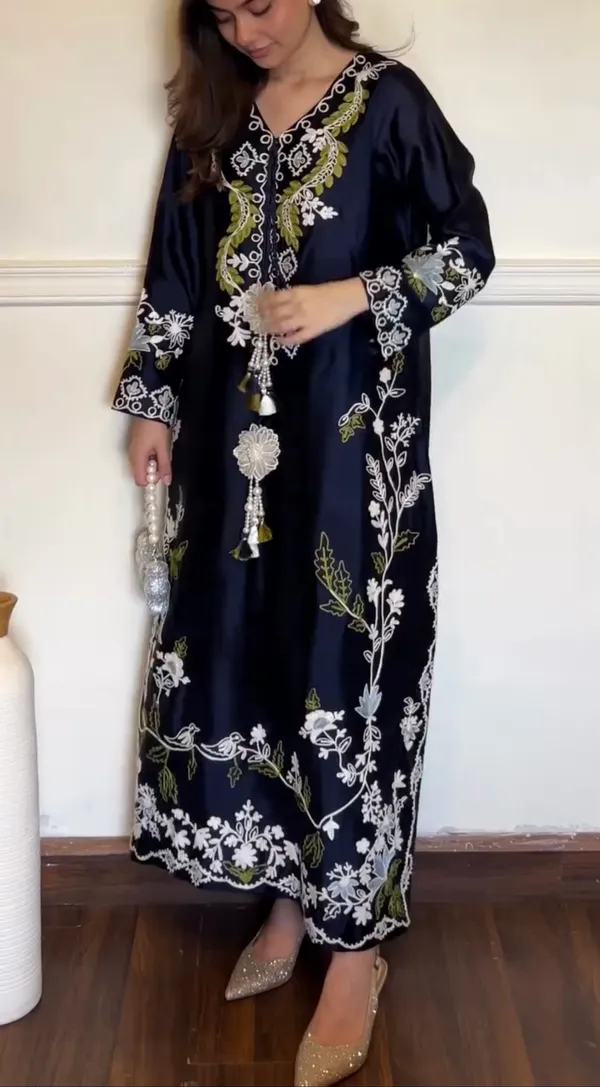Navy_Embroidered_Kurta_Set_for_Women