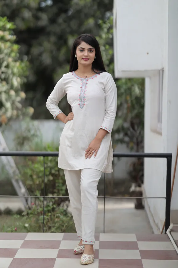 White_Embroidered_Kurta_Set_for_Women