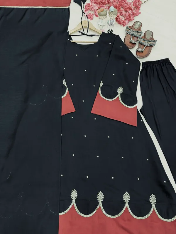 Black_And_Maroon_Embroidered_Abaya_Dress_For_Women