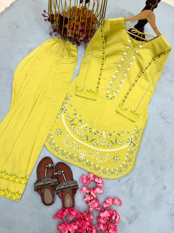 Yellow_Roman_Silk_Embroidered_Kurta_Plazzo_Set_for_Women