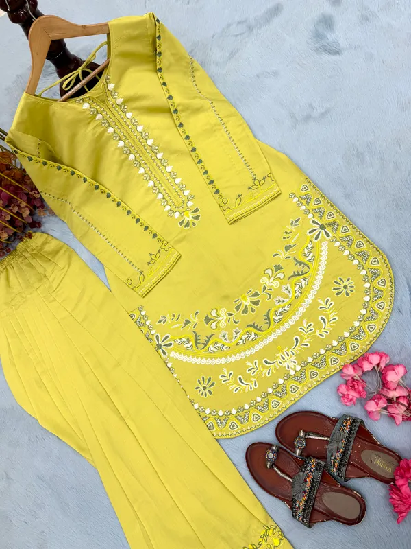 Yellow_Roman_Silk_Embroidered_Kurta_Plazzo_Set_for_Women