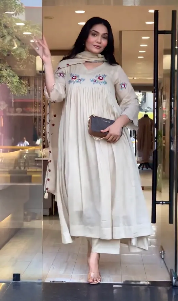 Cream_Embroidered_Anarkali_Kurta_Set_for_Women