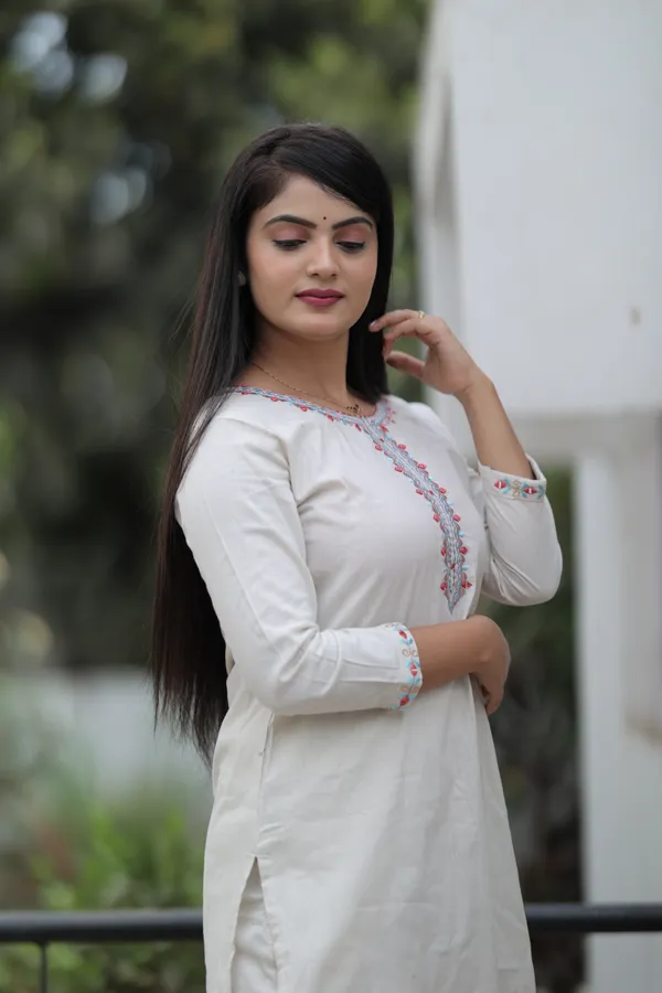 White_Embroidered_Kurta_Set_for_Women