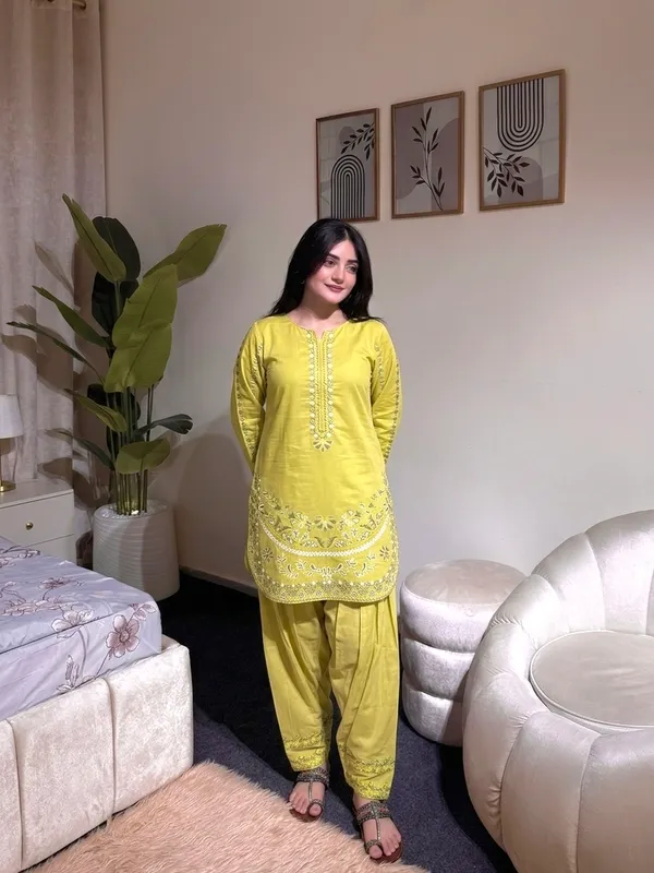 Yellow_Roman_Silk_Embroidered_Kurta_Plazzo_Set_for_Women