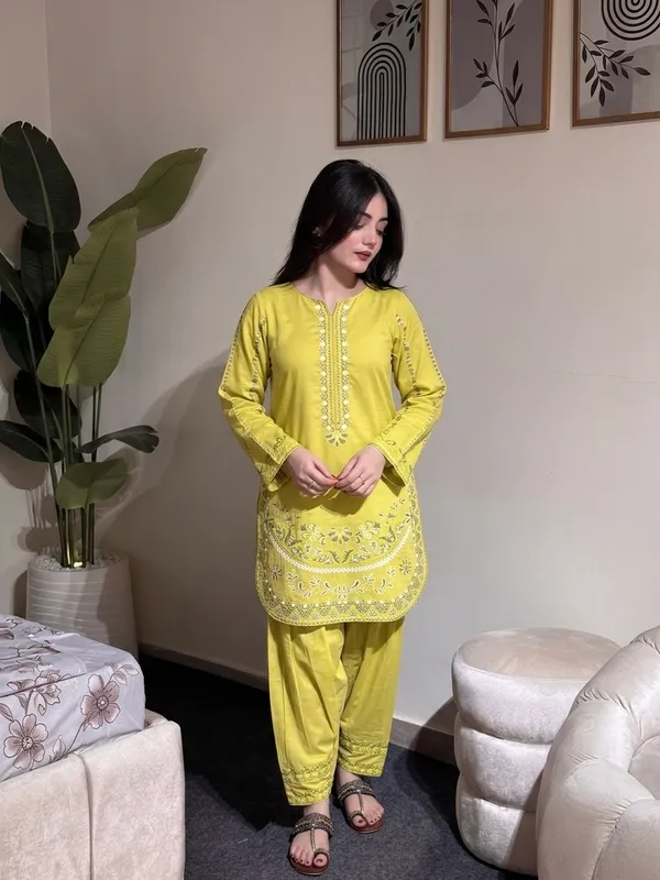 Yellow_Roman_Silk_Embroidered_Kurta_Plazzo_Set_for_Women