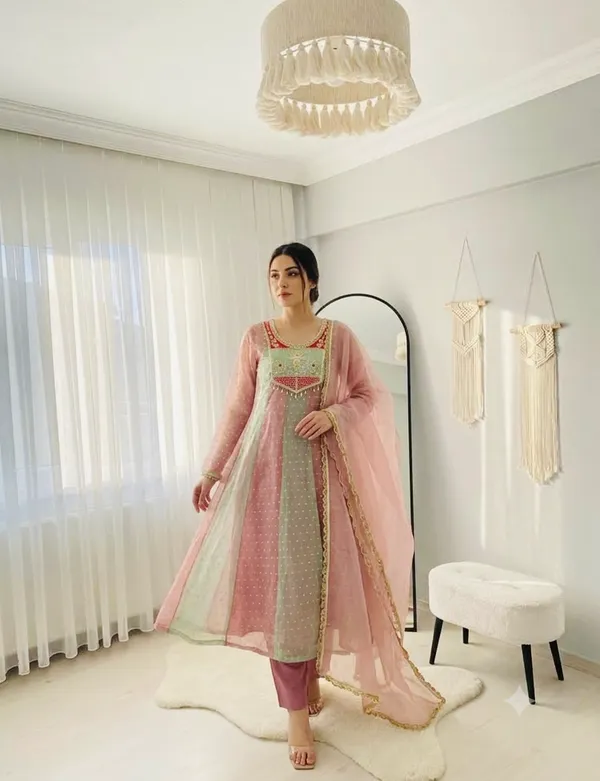 Pastel_Pink_Embroidered_Anarkali_Suit_Set_for_Women