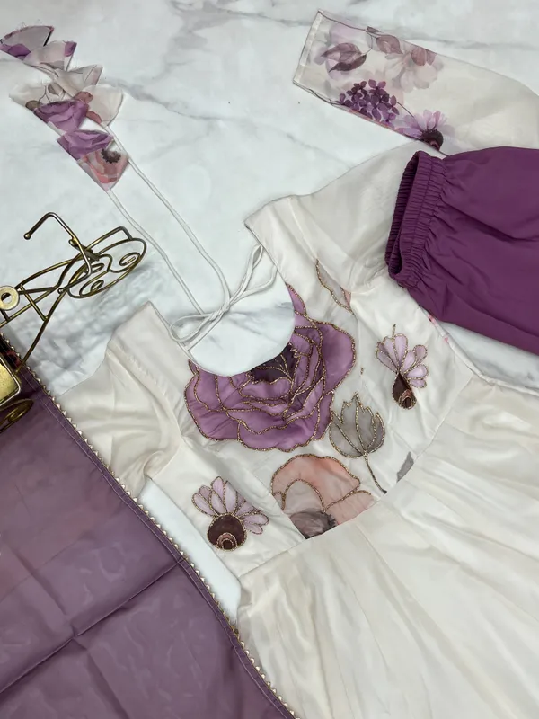 White_Floral_Print_Kurta_Set_With_Purple_Dupatta_for_Women