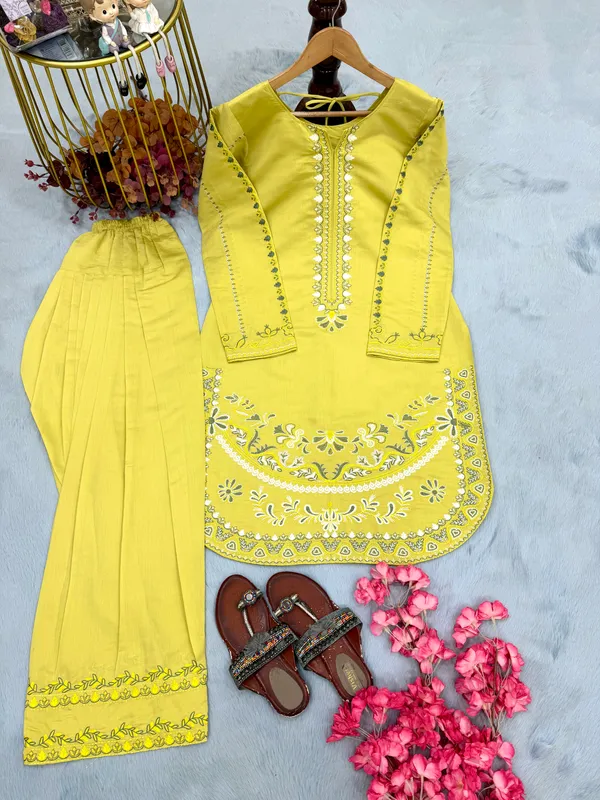 Yellow_Roman_Silk_Embroidered_Kurta_Plazzo_Set_for_Women