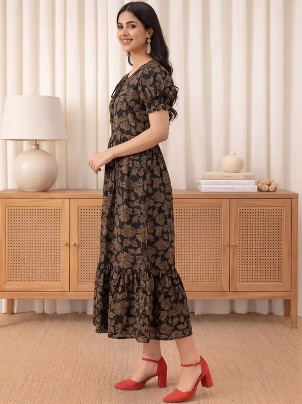 Black_Floral_Print_Fit_And_Flare_Dress_for_Women
