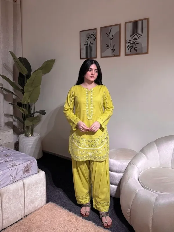 Yellow_Roman_Silk_Embroidered_Kurta_Plazzo_Set_for_Women