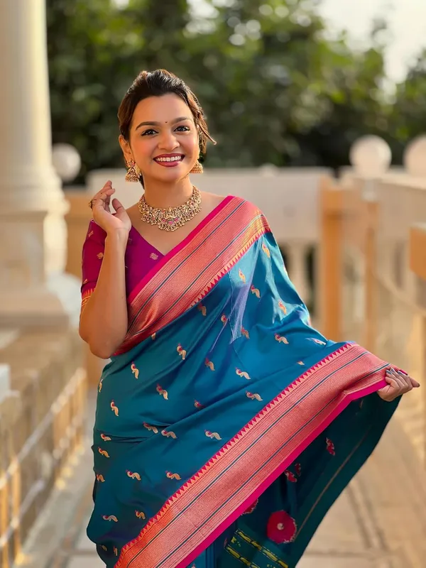 Women_Lichi_Silk_Kanjivaram_Saree_With_Unstitched_Blouse_Piece