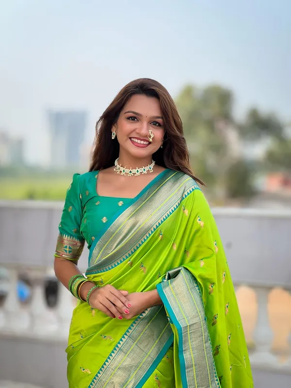 Women_Paithani_Lichi_Silk_Kanjivaram_Saree_With_Unstitched_Blouse_Piece