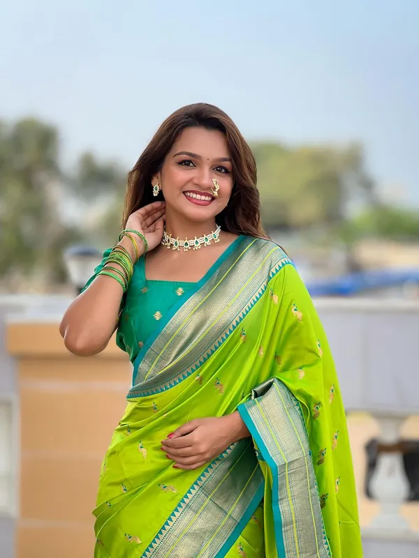 Women_Paithani_Lichi_Silk_Kanjivaram_Saree_With_Unstitched_Blouse_Piece