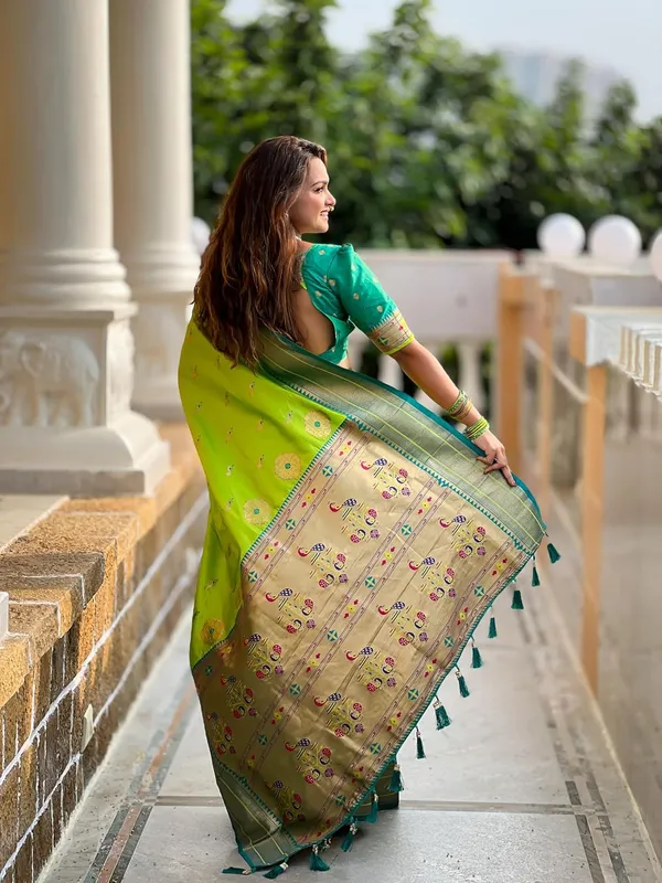 Women_Paithani_Lichi_Silk_Kanjivaram_Saree_With_Unstitched_Blouse_Piece