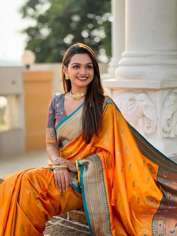 Women_Paithani_Lichi_Silk_Kanjivaram_Saree_With_Unstitched_Blouse_Piece