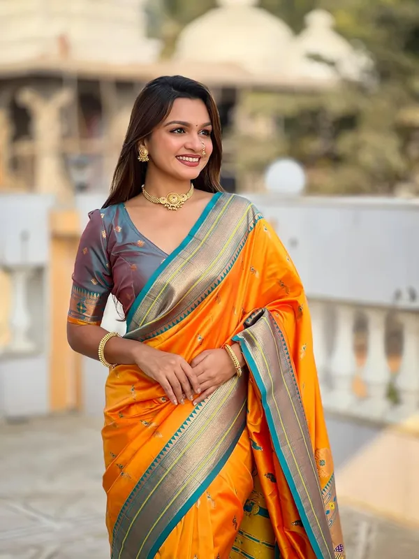 Women_Paithani_Lichi_Silk_Kanjivaram_Saree_With_Unstitched_Blouse_Piece