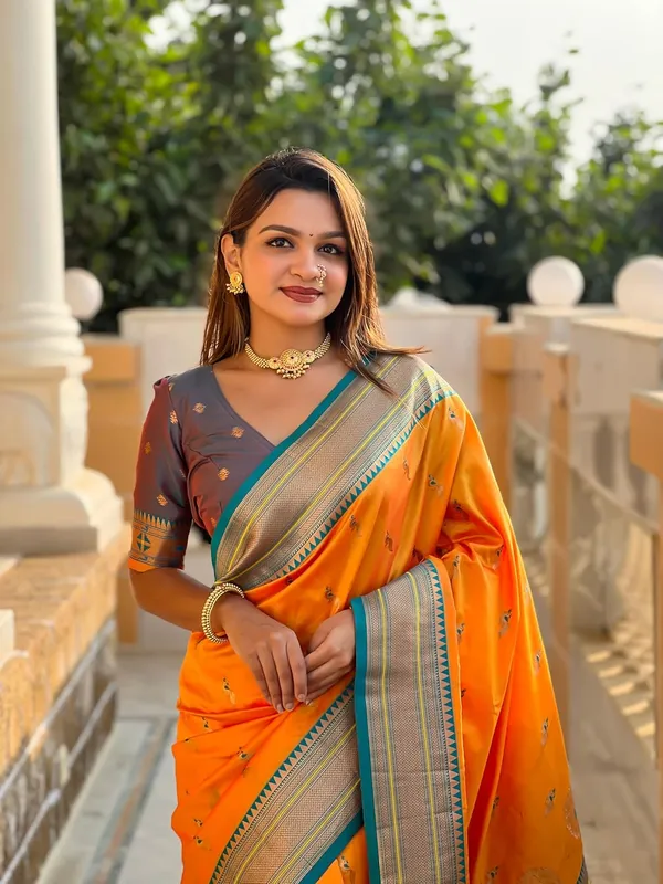 Women_Paithani_Lichi_Silk_Kanjivaram_Saree_With_Unstitched_Blouse_Piece