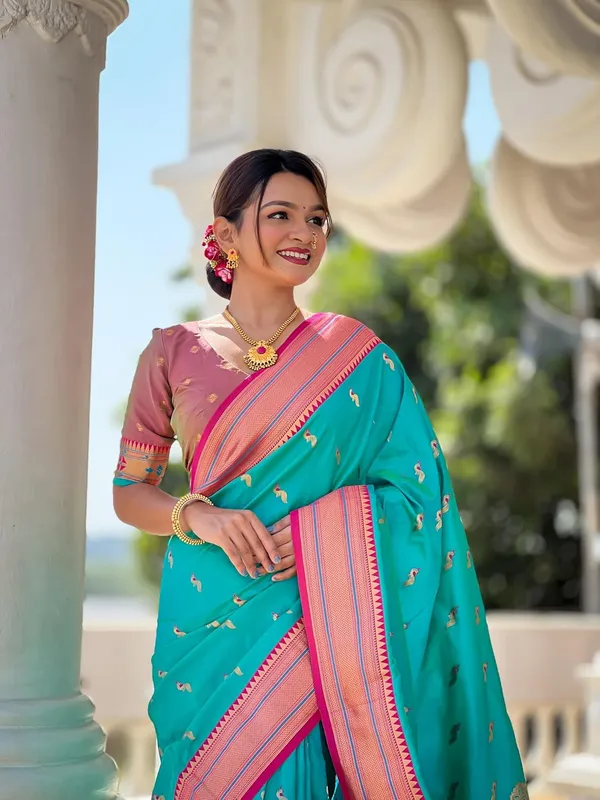 Women_Lichi_Silk_Kanjivaram_Saree_With_Unstitched_Blouse_Piece